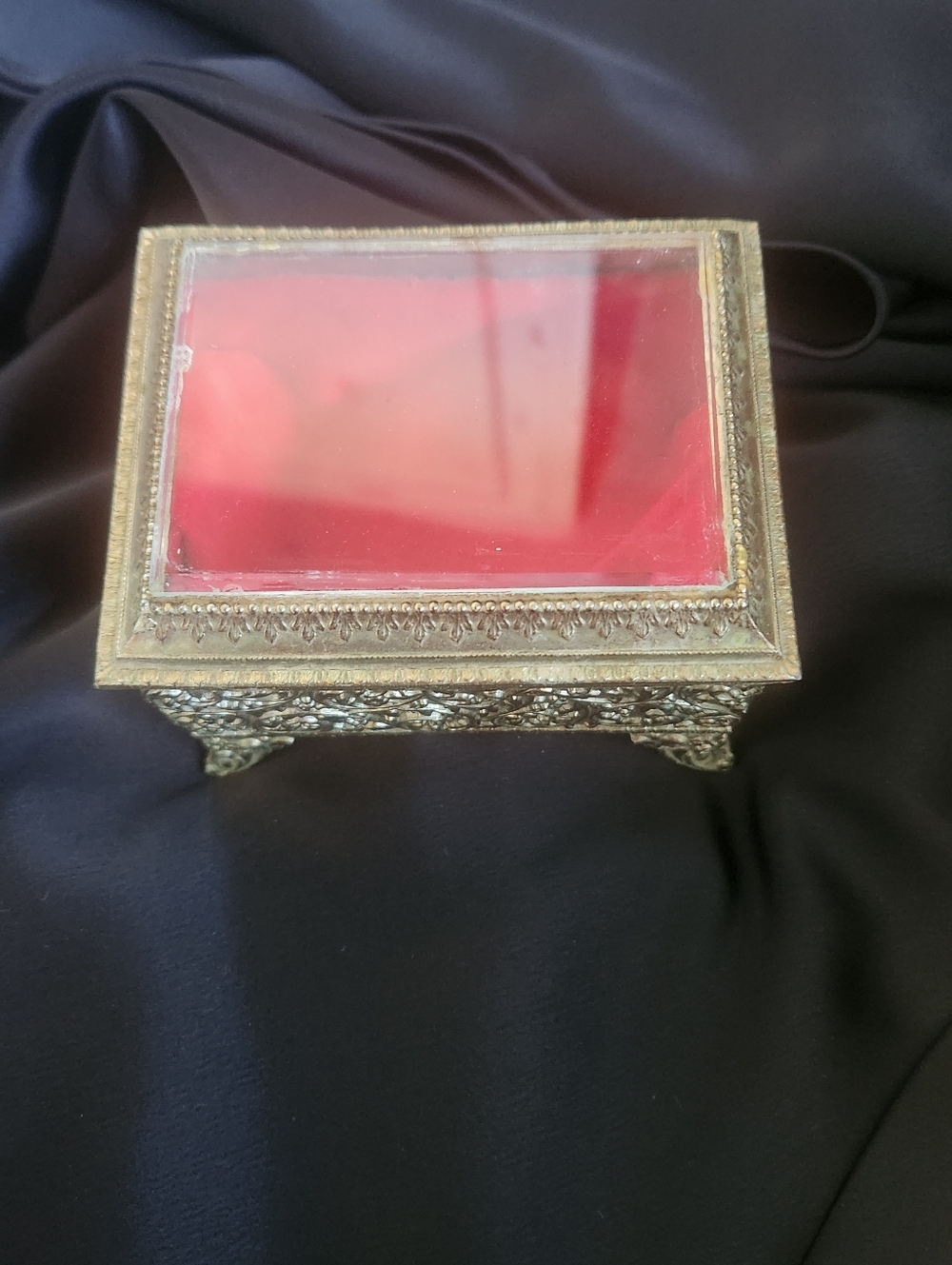 Vintage-Style Gold Filigree Jewelry Casket with Red Velvet Interior